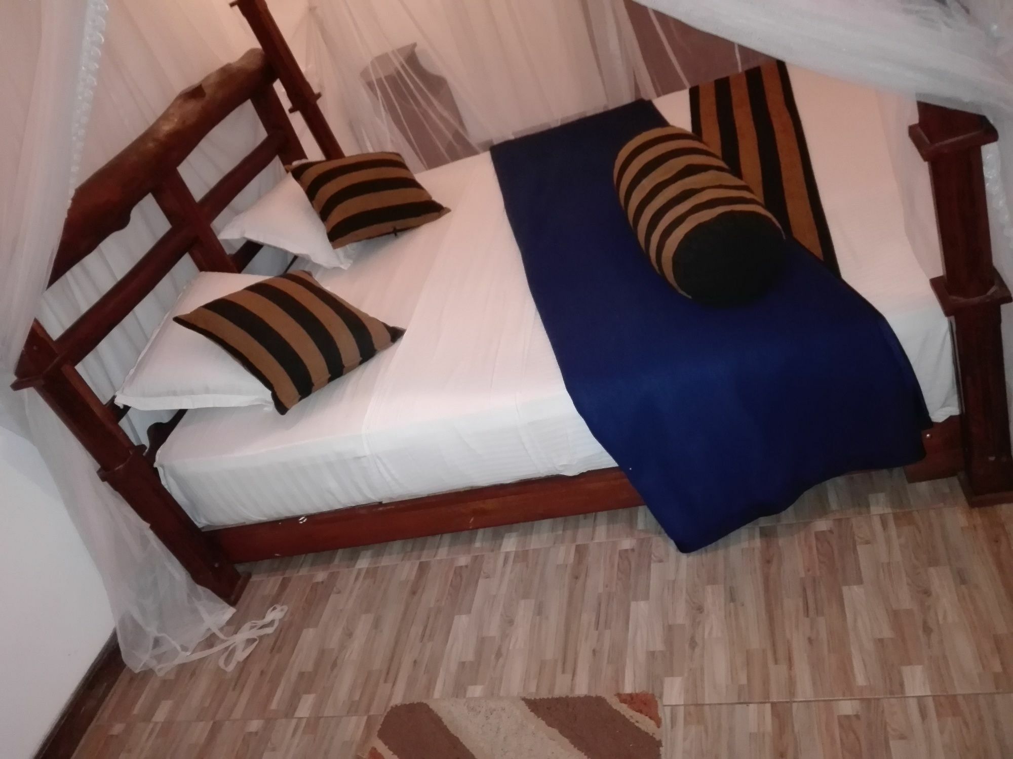 Shadow Inn Элла Экстерьер фото